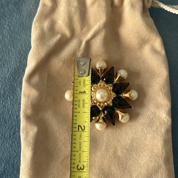 St. John Vintage Brooch pin - Picture 5 of 5